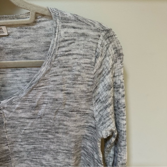 Abercrombie Gray Sweater size XS - Picture 2 of 8